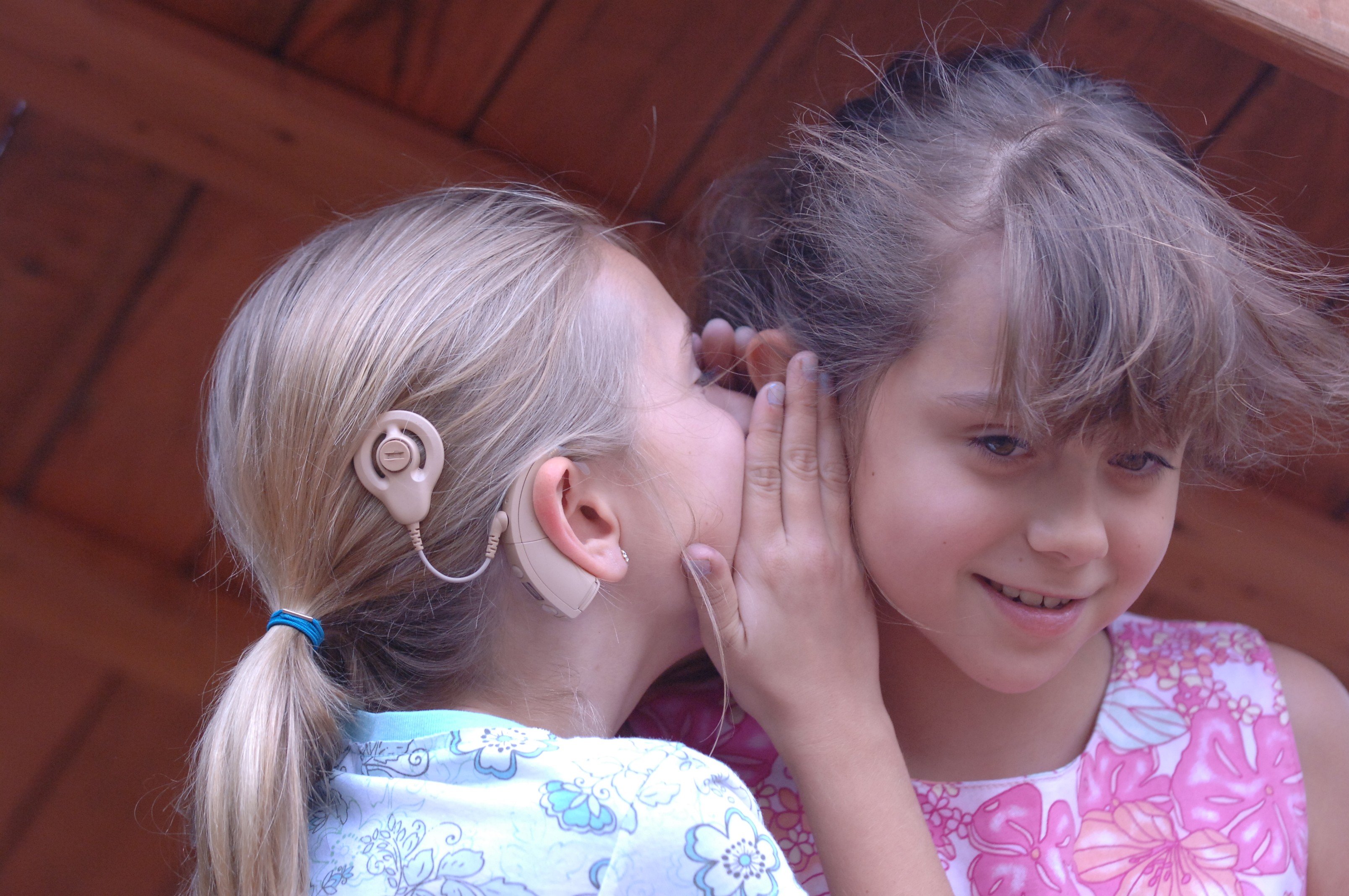Общение глухих и слабослышащих. Глухие и слабослышащие. Глухие дети. Дети с кохлеарными имплантами.. Дети с нарушением слуха..